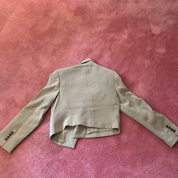 NWT Peak Lapel One Button Cropped Blazer - Medium - Picture 6 of 7